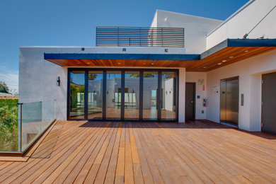 Deck - modern deck idea in Los Angeles