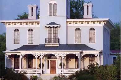 Example of a classic exterior home design in Austin