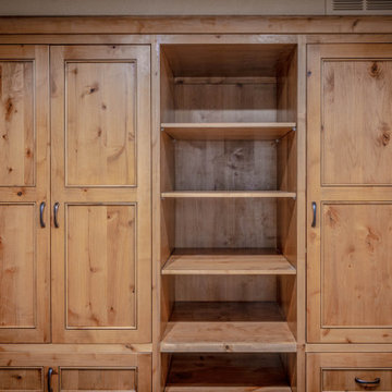 A Symphony of Digital Wellness & Artisan Knotty Alder Craftsmanship