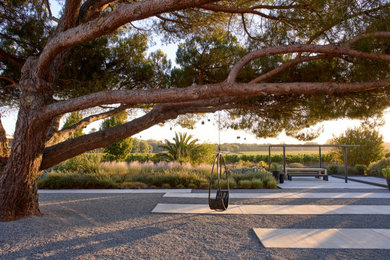 This is an example of a farmhouse landscaping in San Francisco.