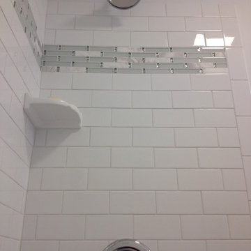 Powell Avenue Main Bath