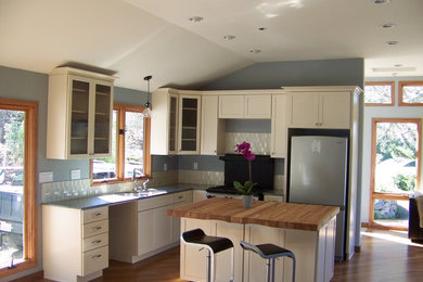 Example of a cottage kitchen design in San Francisco