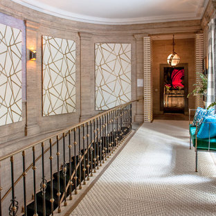 Idéer för att renovera en vintage hall, med heltäckningsmatta