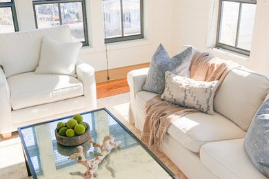 Inspiration for a contemporary home design remodel in Charleston