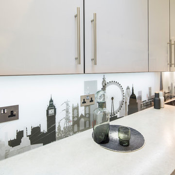 London Skyline glass splashback with integrated sockets