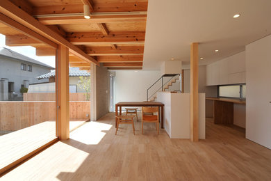 Example of a minimalist dining room design in Kyoto