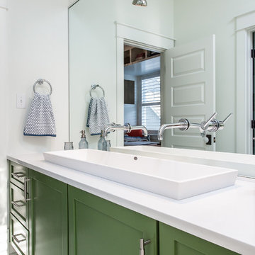 The Clover– Jack and Jill Bathroom