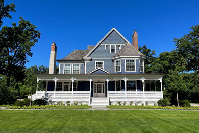 Victorian exterior home idea in Chicago