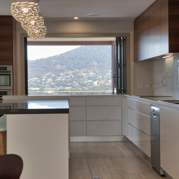Modern Minimalist Kitchen/Dining/Outdoor