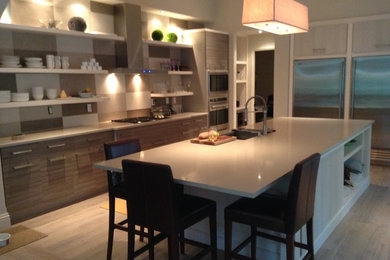 Inspiration for a contemporary kitchen remodel in Las Vegas
