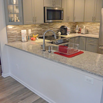 Compact Transitional Kitchen - Bowie, MD
