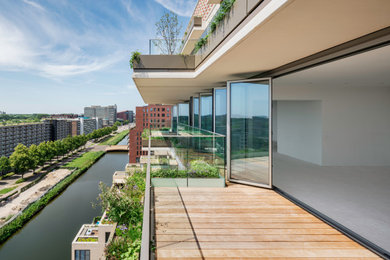 Example of a minimalist balcony design in Amsterdam