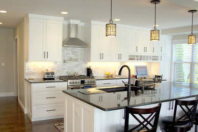 Eat-in kitchen - mid-sized transitional single-wall medium tone wood floor eat-in kitchen idea in Detroit with an undermount sink, shaker cabinets, white cabinets, granite countertops, white backsplash, ceramic backsplash and an island