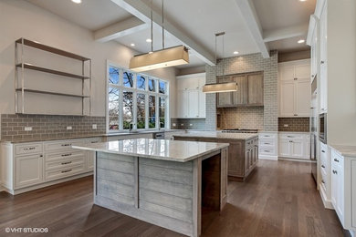 Example of a cottage kitchen design in Chicago