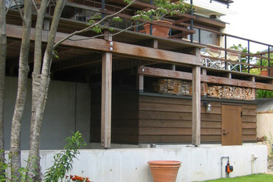 横浜にあるミッドセンチュリースタイルのおしゃれな家の外観の写真