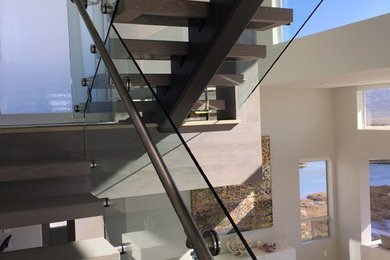 Staircase - contemporary staircase idea in San Diego