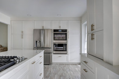 Inspiration for a modern kitchen remodel in Detroit