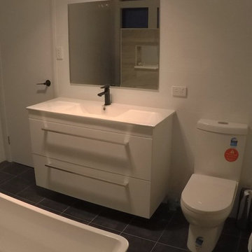 MAIN BATHROOM