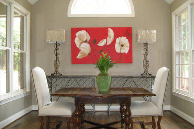 This is an example of a traditional dining room in Wilmington.