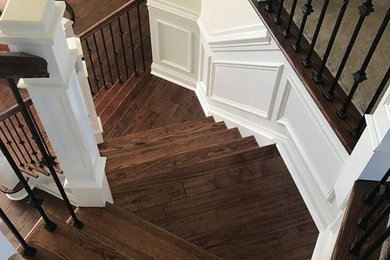 Staircase - traditional staircase idea in New York