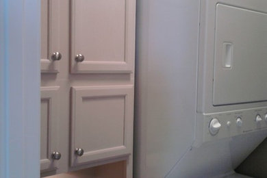 Laundry room - traditional laundry room idea in Indianapolis