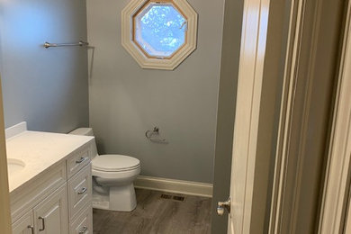 Elegant bathroom photo in Chicago