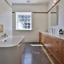 bathroom with tub
