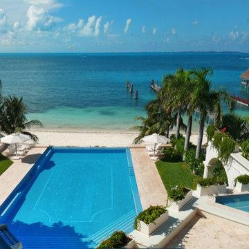Waterfront Villa. Mediterranean. Villa Madonna on the beach. Cancun, México.