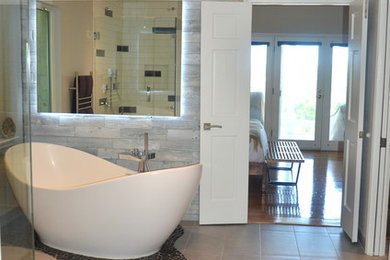 Inspiration for a modern bathroom remodel in Austin