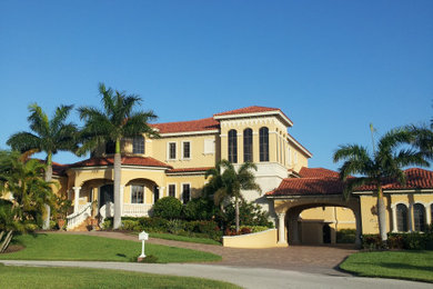 Inspiration for an exterior home remodel in Tampa