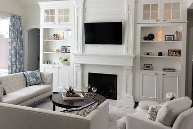Inspiration for a transitional home design in Toronto.