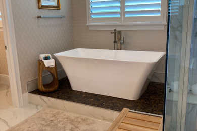 Example of a transitional bathroom design in Miami