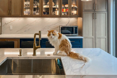 Kitchen - traditional kitchen idea in Philadelphia