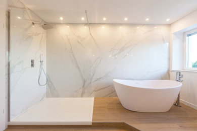 Large modern 3/4 bathroom in Strasbourg with white cabinets, a freestanding tub, a curbless shower, white tile, marble, white walls, a console sink, marble benchtops, beige floor and an open shower.
