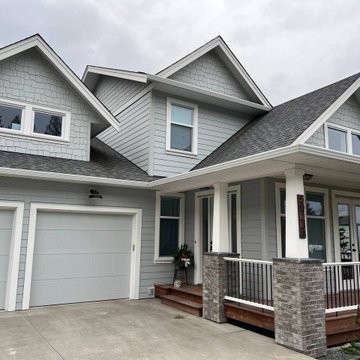 James Hardie Plank and Staggered Shingles in Pearl Gray