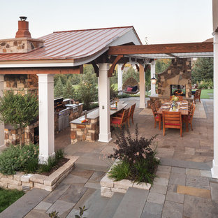 Inspiration för mycket stora moderna hus, med blandad fasad