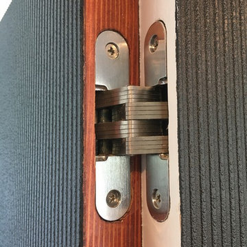 Soss Hinge with Corduroy Wallpaper