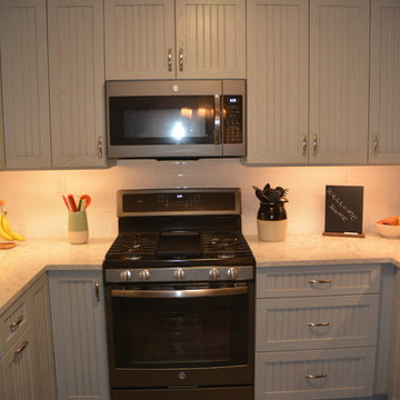 Small but spacious: Grey Transitional Kitchen
