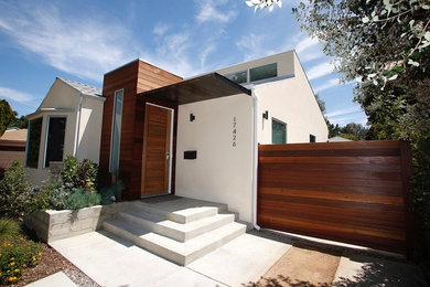 Design ideas for a contemporary home design in Los Angeles.