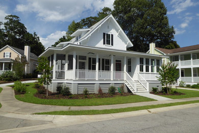 Inspiration for a craftsman home design remodel in Charleston