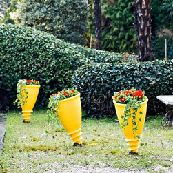 Serralunga - Santavase Outdoor Pot by Serralunga - Outdoor Pots And Planters