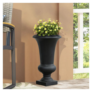 https://st.hzcdn.com/fimgs/cac1128203e40249_4888-w320-h320-b1-p10--traditional-outdoor-pots-and-planters.jpg