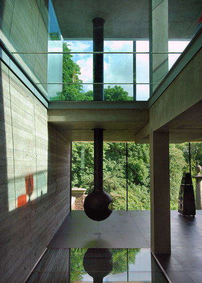 Современный Гостиная by Eldridge London