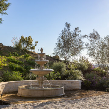 Seamless Indoor-Outdoor Living: A Home Designed for Entertaining and Privacy