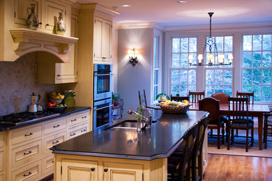 Inspiration for a 1960s kitchen remodel in Atlanta