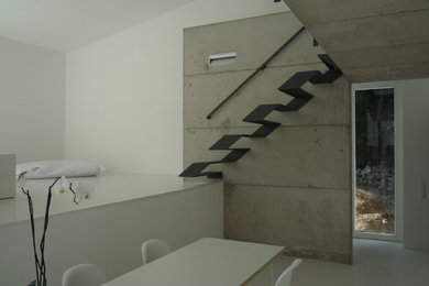 Moderne Treppe in Sonstige