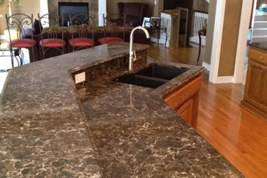 Kitchen - traditional kitchen idea in Kansas City