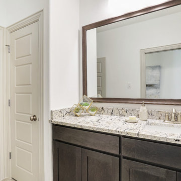 Dallas, Texas | Stonegate - Elite Berlin Secondary Bathroom