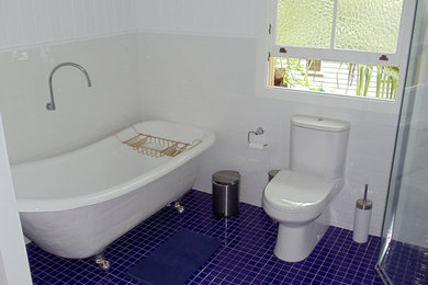 This is an example of a bathroom in Brisbane.