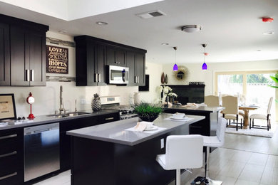 Kitchen - kitchen idea in Los Angeles